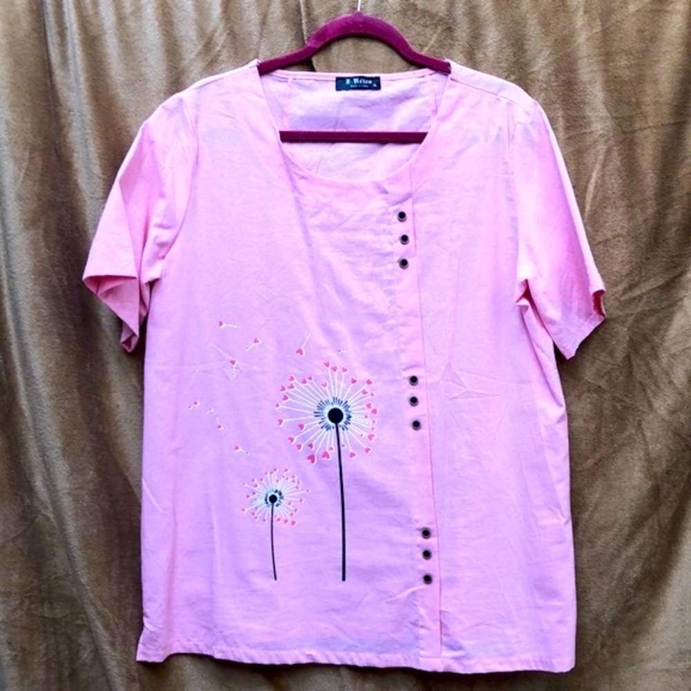 NWOT Women’s light pink top with black buttons and beautiful flowers